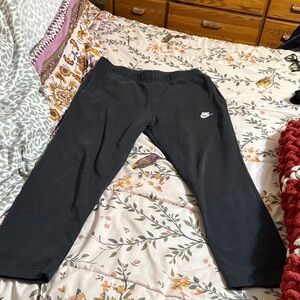 Nike  Pants. size Large. Black